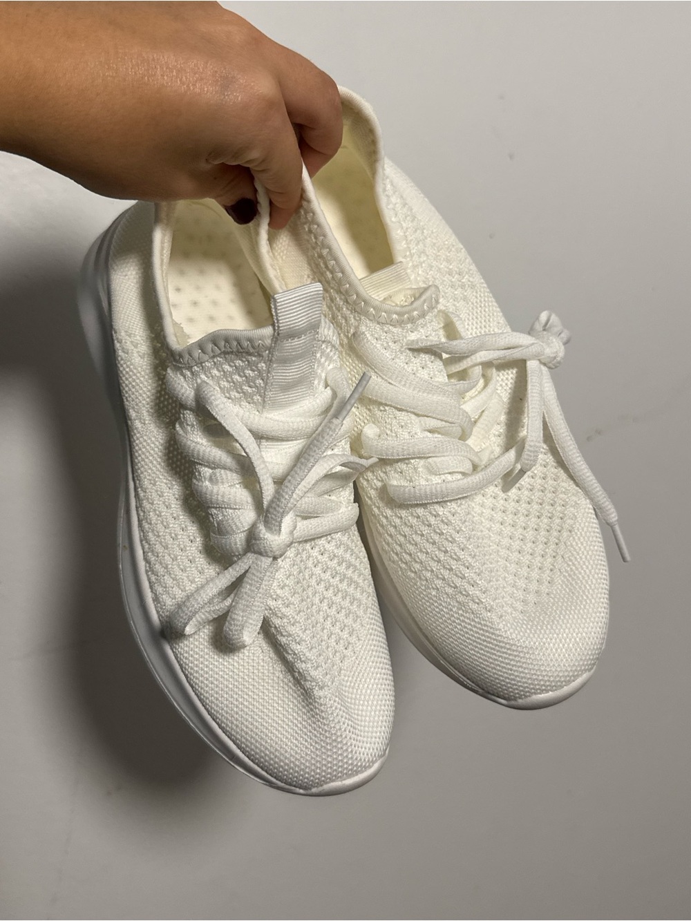 Source Unknown White Knit Slip-On Athletic Sneakers
